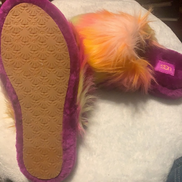 BRAND NEW UGG - Picture 3 of 4